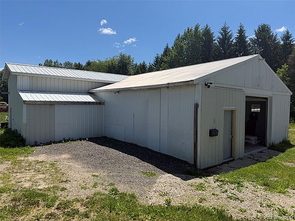 3rd image of 1246 House Rd