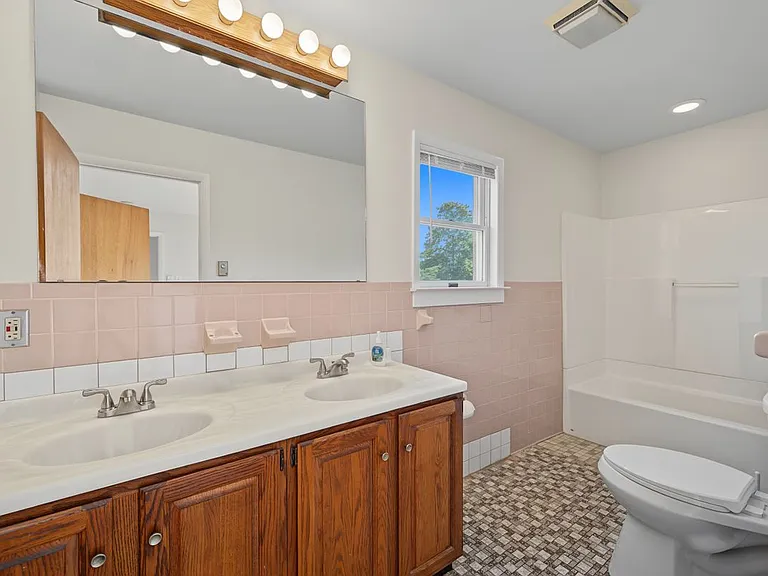 318 Cornwall Hill Rd — Photo 21