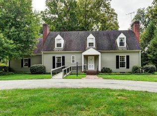 6 Woodhill Rd, Indian Hills, KY 40207