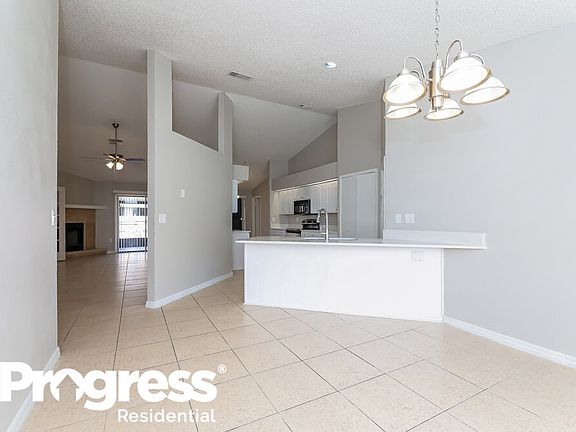 5th image of 929 Salerno Ct