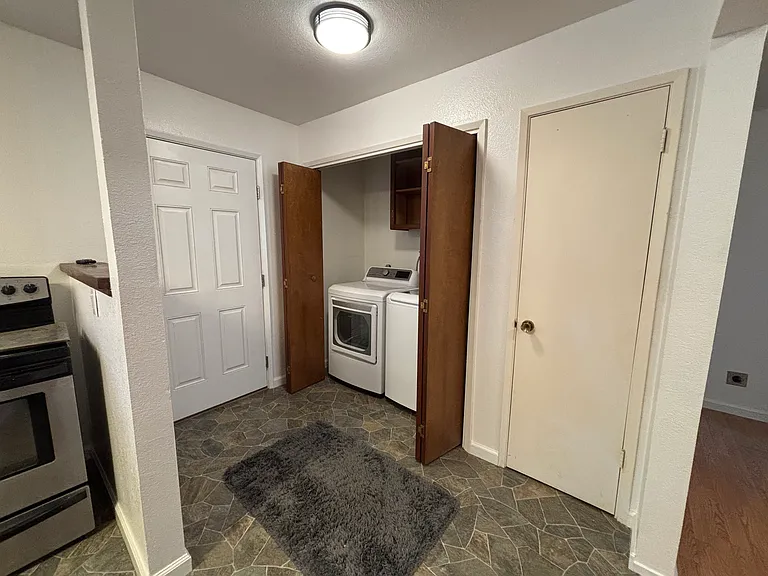 607 Riverview Pl — Photo 3