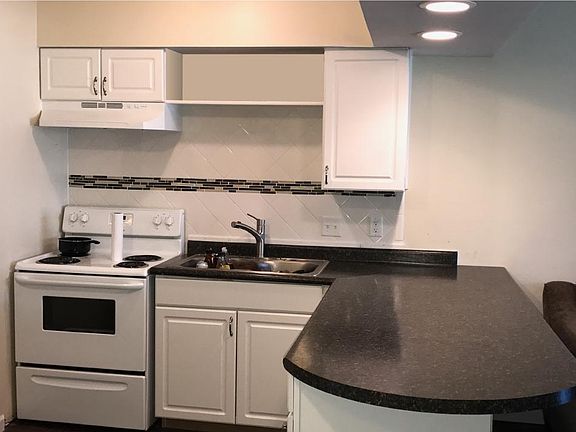 4th image of 303 Superior Ave APT 13