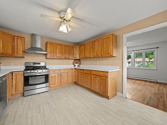3rd image of 58 Basse Rd