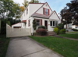 14722 240th St, Rosedale, NY 11422