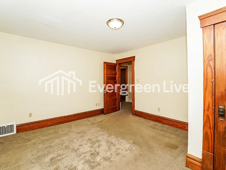 1373 Sprague St — Photo 8