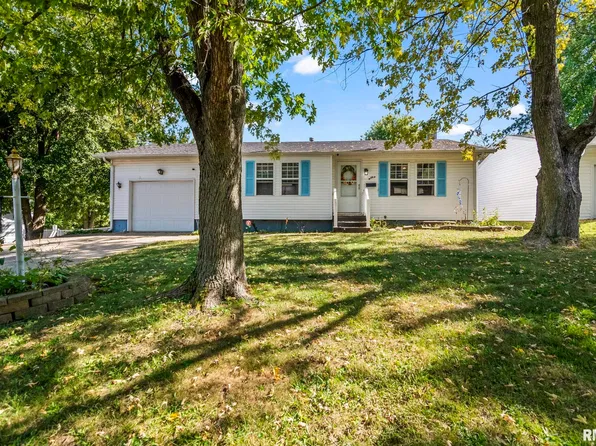 66 Buckingham Rd, Chatham, IL 62629