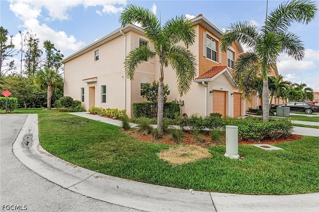 3 bed, 2.5 bath, 1934 sqft, $2,100 — Photo 4