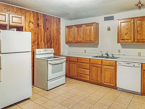5th image of 416 W Berry Dr