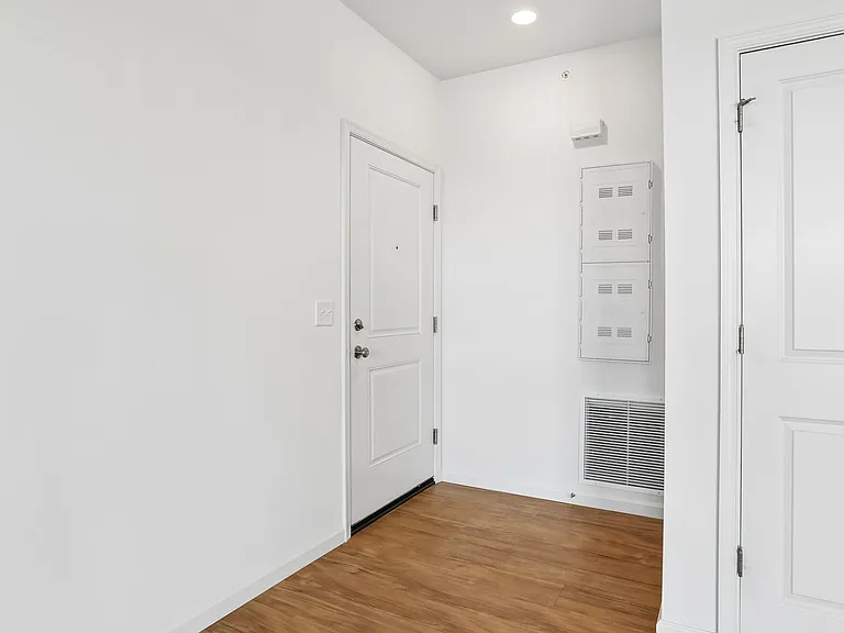 Park West Apartments — Photo 69