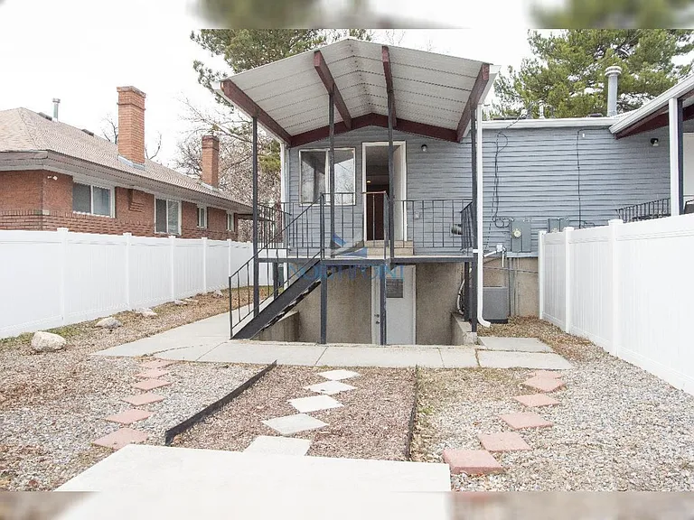 Bright & Open 2 bed 2 bath — Photo 39