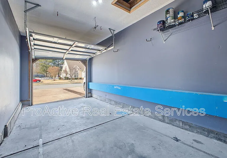 2021 Livingston St — Photo 42