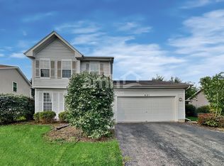 621 Red Barn Trl, Bolingbrook, IL 60490