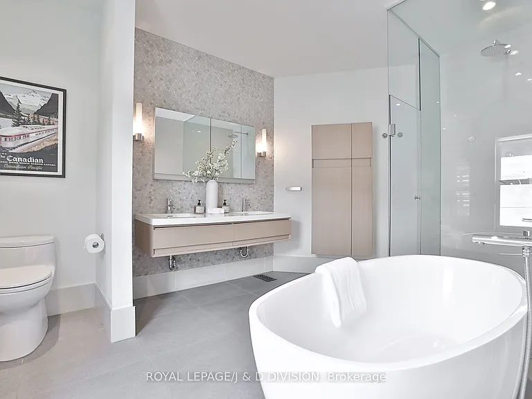 426 Ontario St — Photo 23