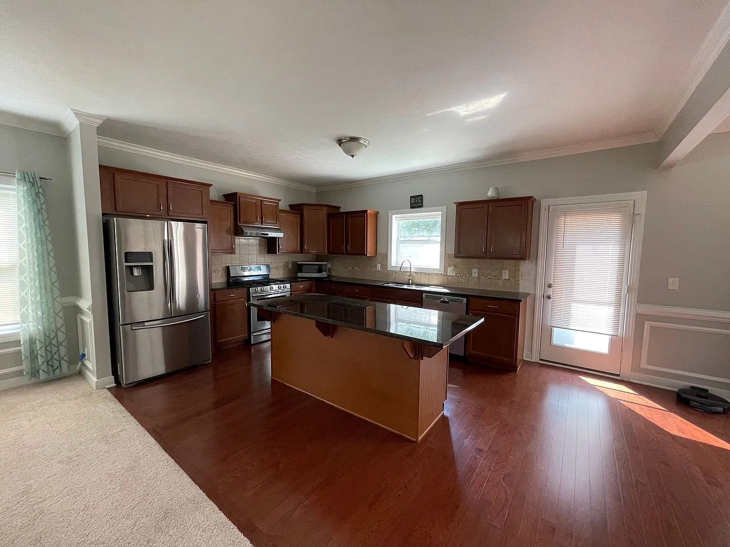 4 bed, 2.5 bath, 2619 sqft, $2,700 — Photo 2