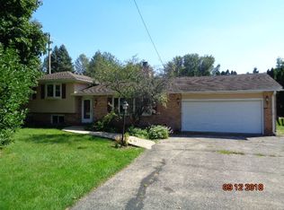 4203 Woodlawn Rd, Sterling, IL 61081