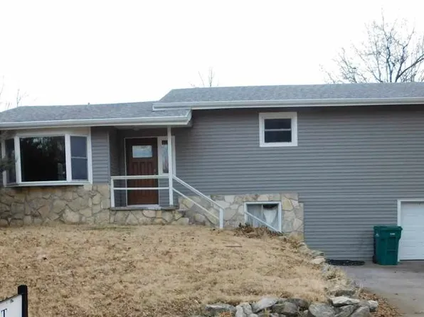 612 Cedar St, Wakefield, KS 67487