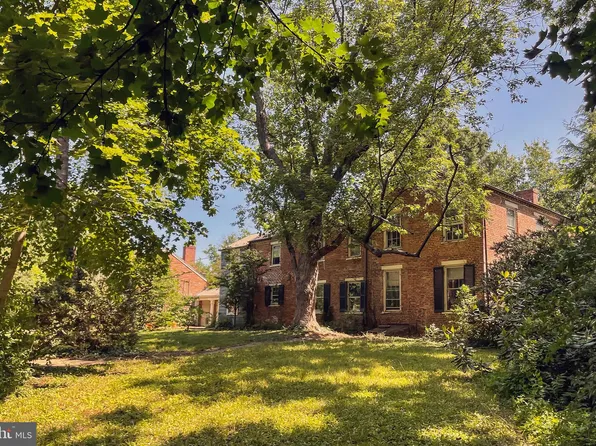 100 Longview Dr, Alexandria, VA 22314