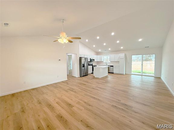 2nd image of 912 Mesa Dr
