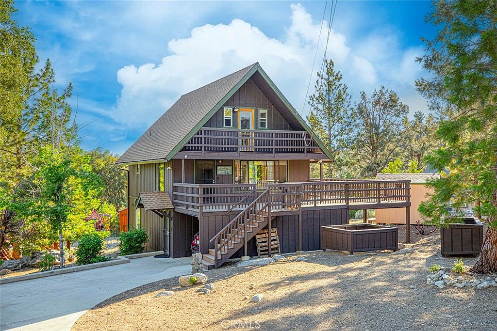 1600 Bernina Dr, Pine Mountain Club, CA 93222