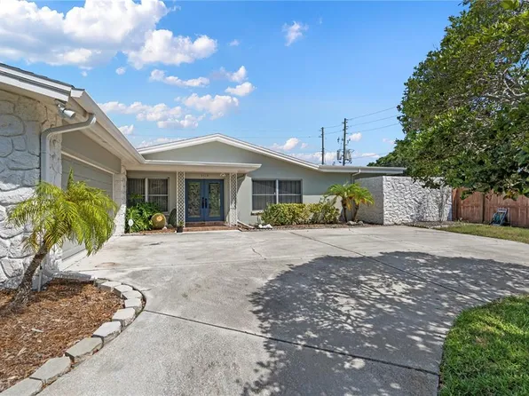 9519 Commodore Dr, Seminole, FL 33776
