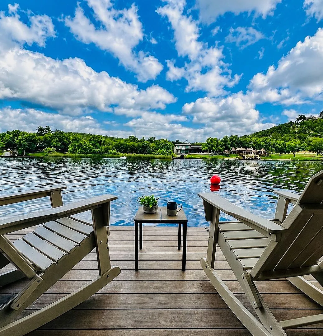 Lake Austin House * Waterfront * Lush 2 Acre Yard w/ Boat Dock * Pet Friendly * Fully Furnished, ... — Photo 2