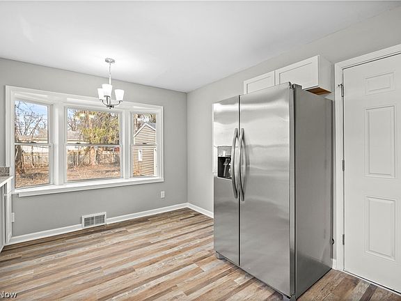 5th image of 975 N Ridge Rd E