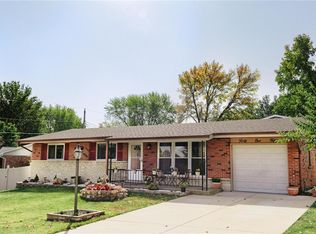 4150 Schlogl Dr, Saint Louis, MO 63125