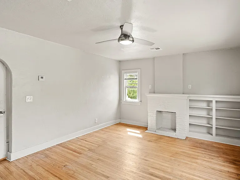 318 NW 27th St — Photo 31