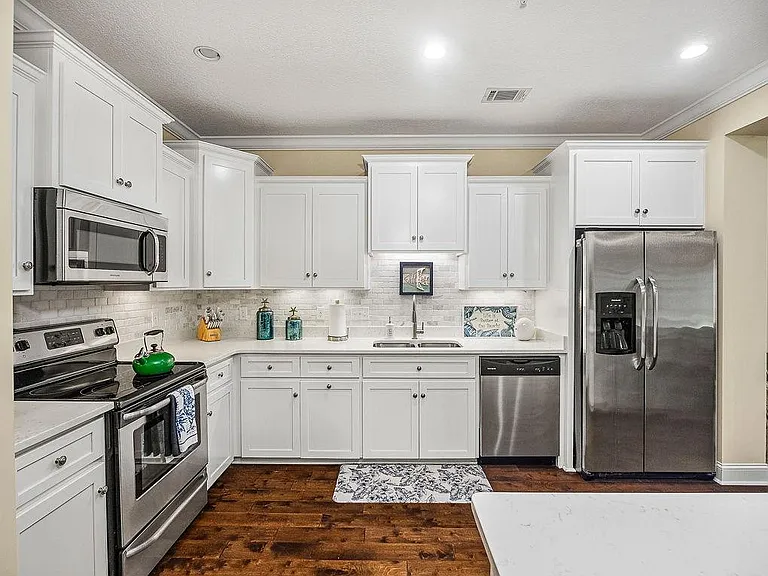 802 Reserve Ln — Photo 5
