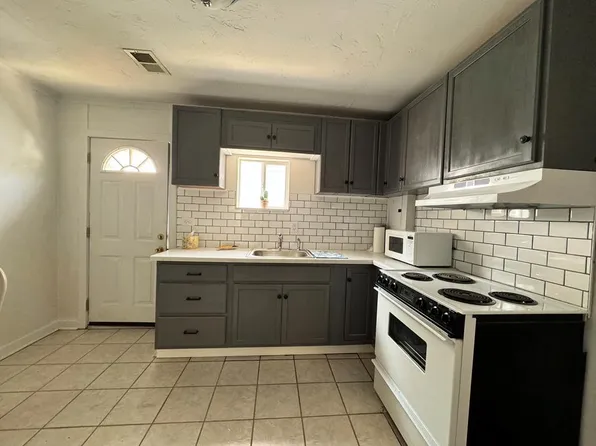 22-6 W Pine St, Lanark Village, FL 32323