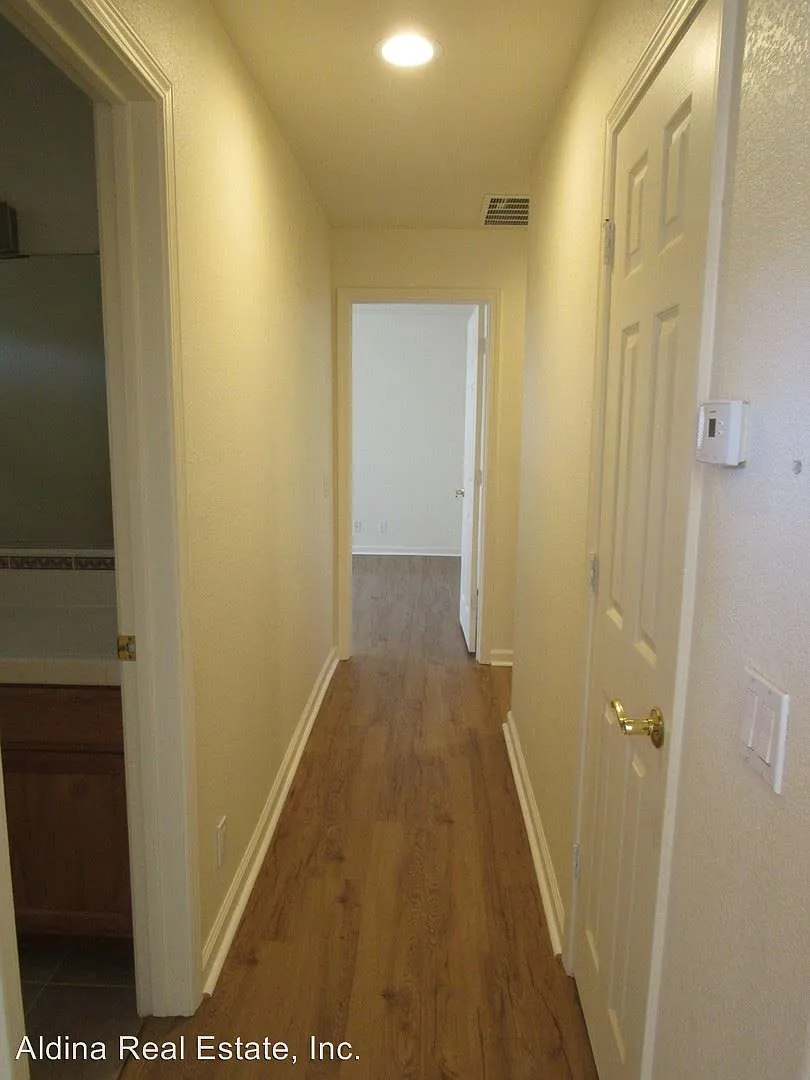 103 Desmond Rd photo 1