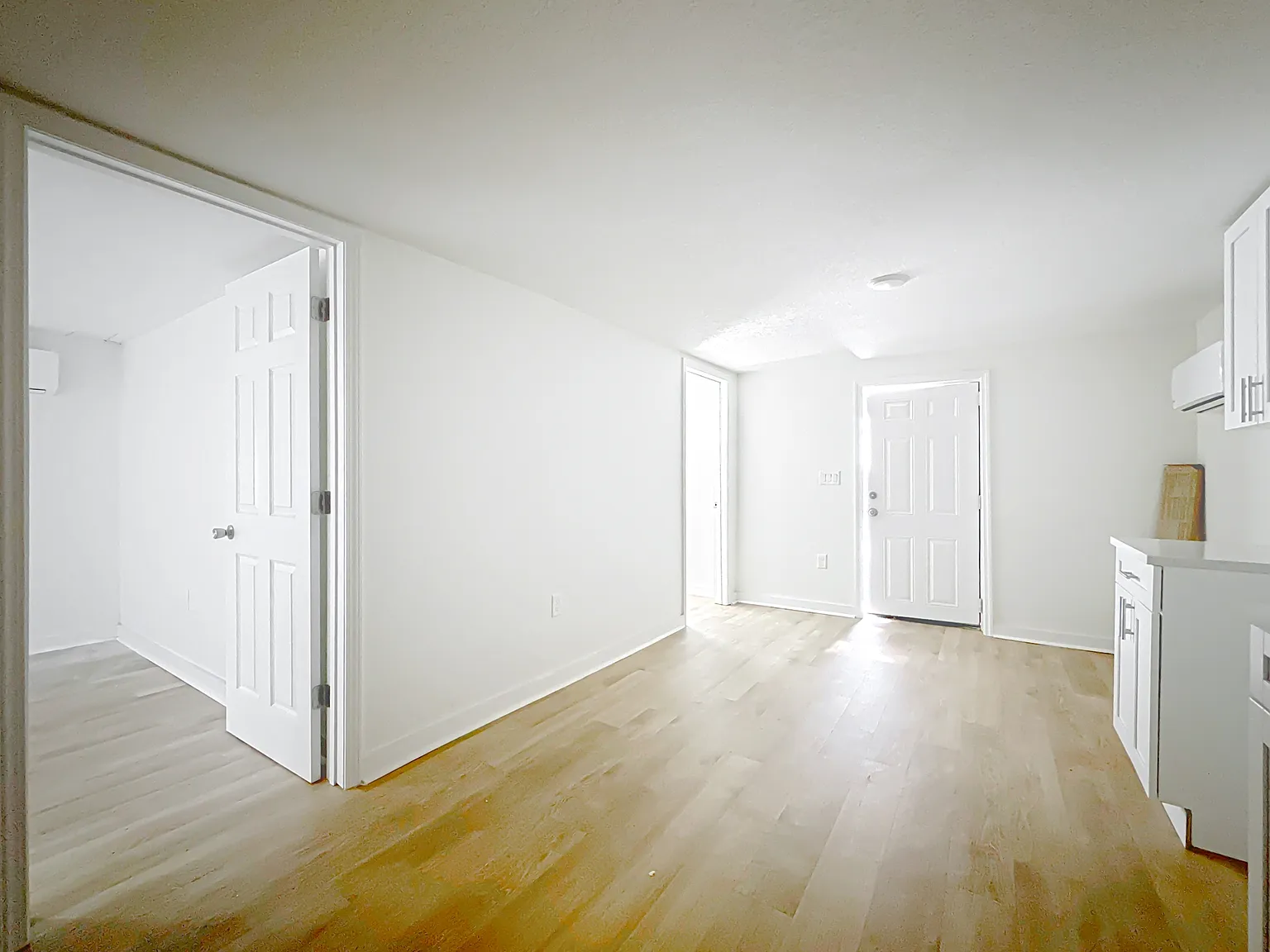 844 Tyler St — Photo 2