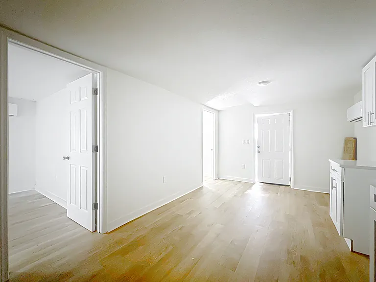 844 Tyler St — Photo 13