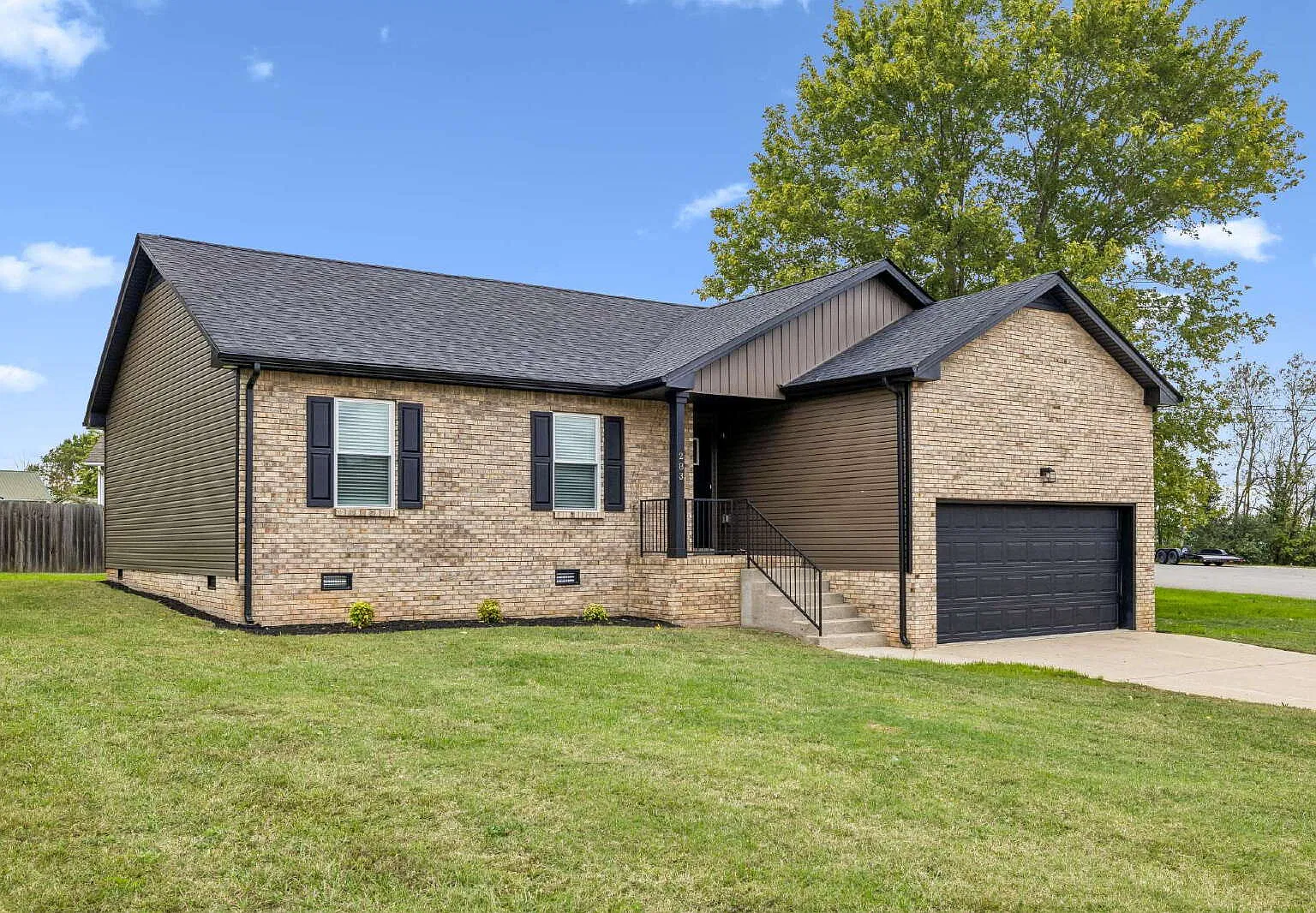 3 bed, 2.0 bath, 1285 sqft, $1,725 — Photo 1