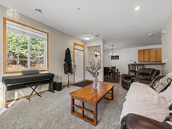 3rd image of 4645 Blaine Ave #1104