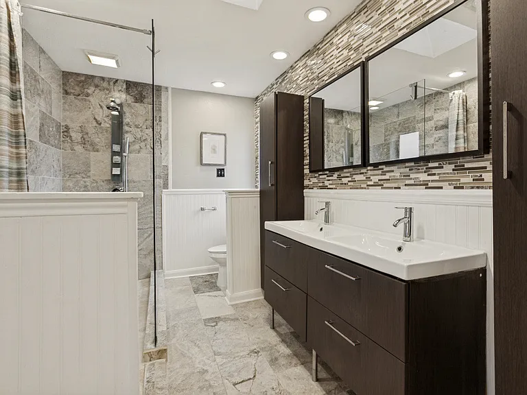13238 Carthage Ln — Photo 17