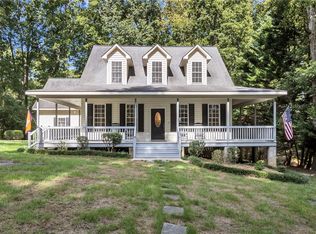 411 Meadows Ln, Townville, SC 29689