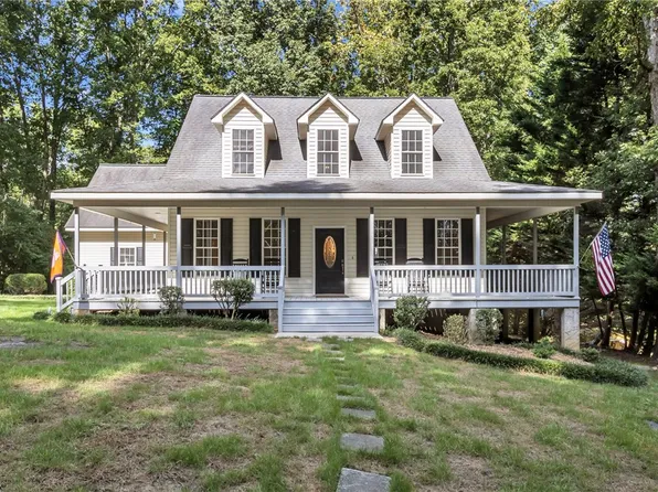 411 Meadows Ln, Townville, SC 29689