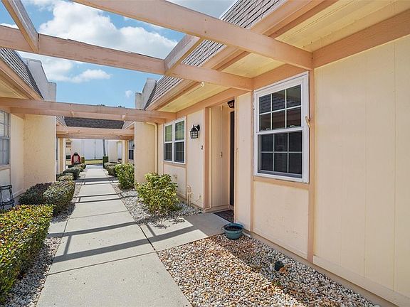 3rd image of 11210 Carriage Hill Dr APT 2