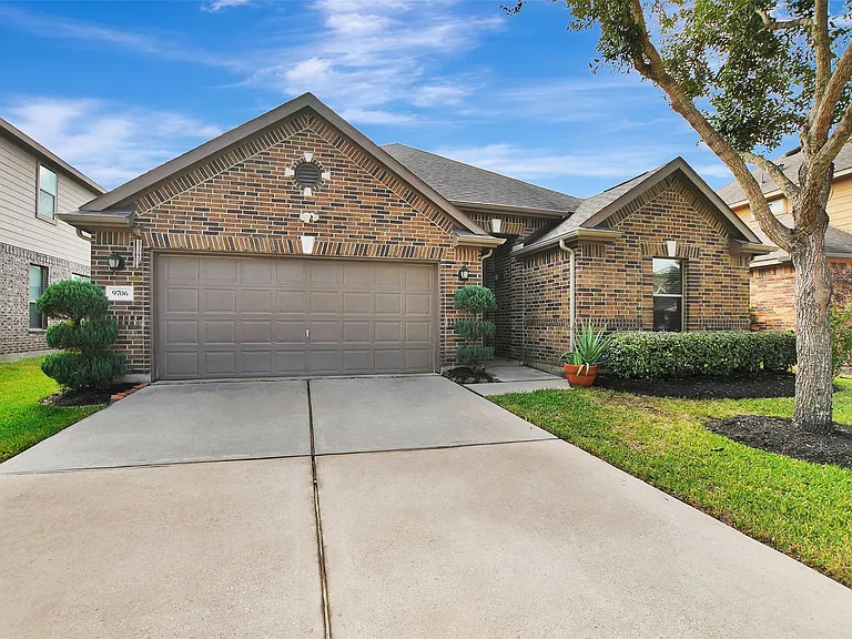 9706 Lockhart Reach Ln — Photo 2