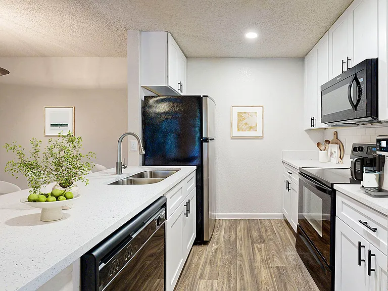 Altamira Place Apartment Homes — Photo 7