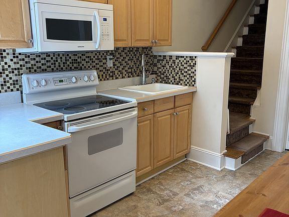 Modern Eat In Kitchen