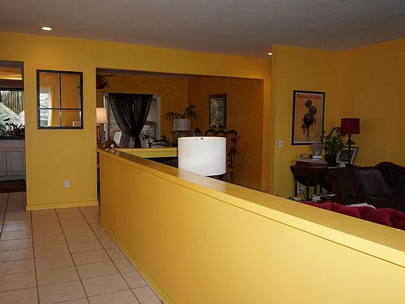 4th image of 1074 SE Shakespeare Ave