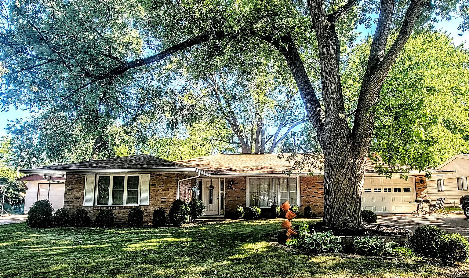 2405 W William St photo 1