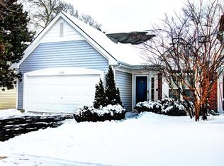 1305 Kensington Dr, Mundelein, IL