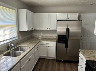 1306 Greenbriar Dr, Griffin, GA