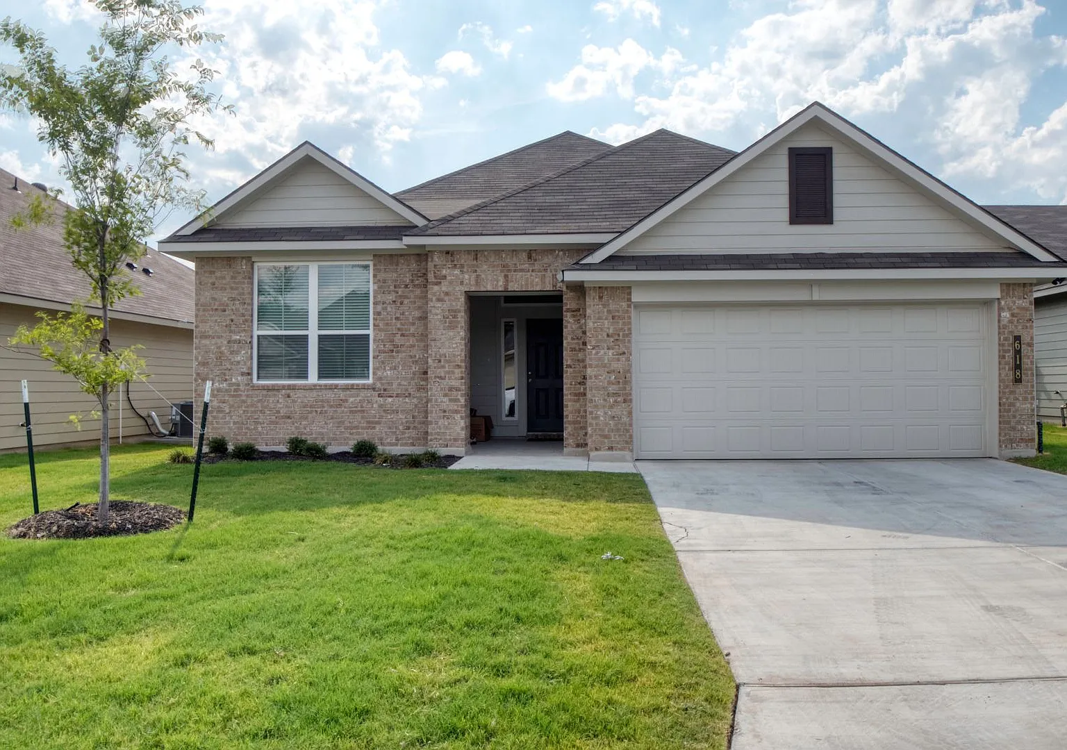 618 Fallbrook Dr. — Photo 1