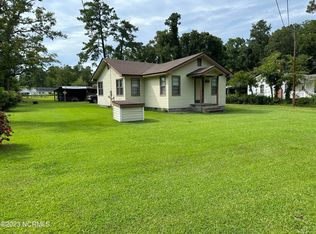 1088 Jefferson Rd, Lake Waccamaw, NC 28450