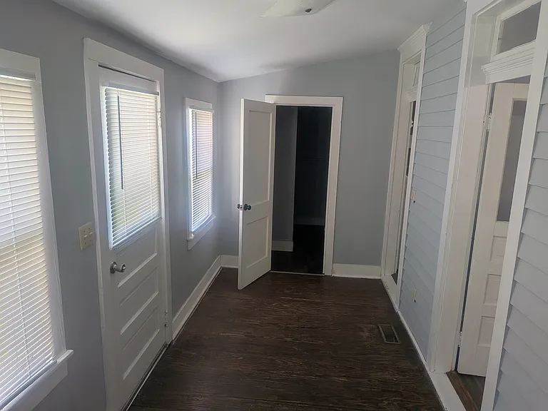 217 W Chestnut St — Photo 3