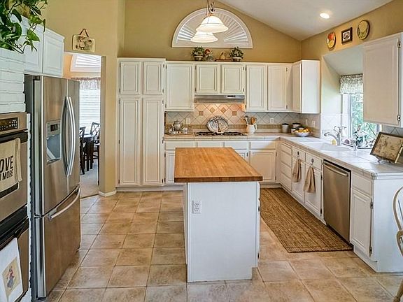 4th image of 22551 Hickory Pl